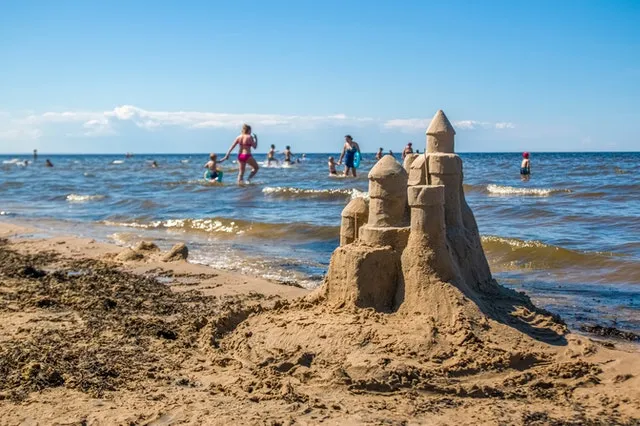 How to Build a Sandcastle in 4 Easy Steps