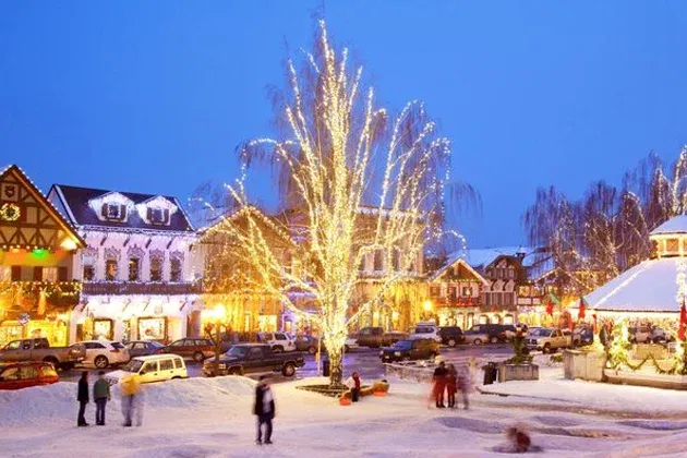Top 8 Best Christmas Towns in the USA